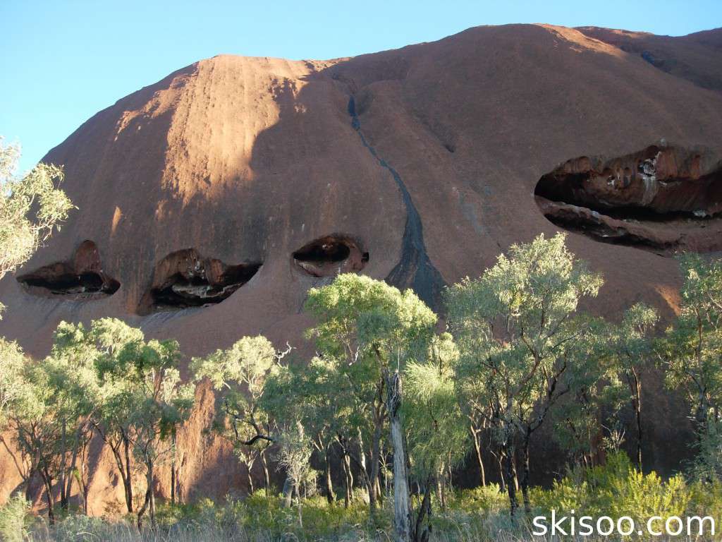 Uluru de près (coté Nord Ouest)
