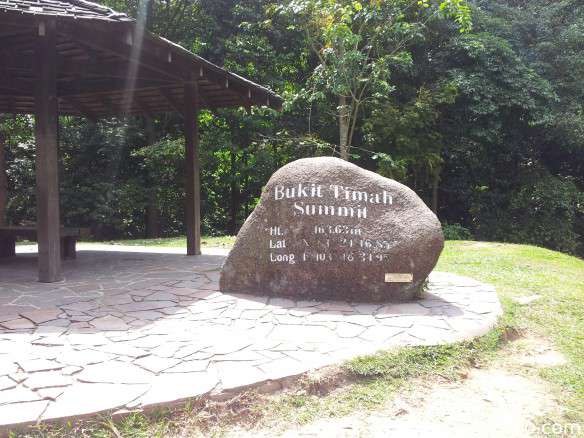 Stèle du sommet de Bukit Timah